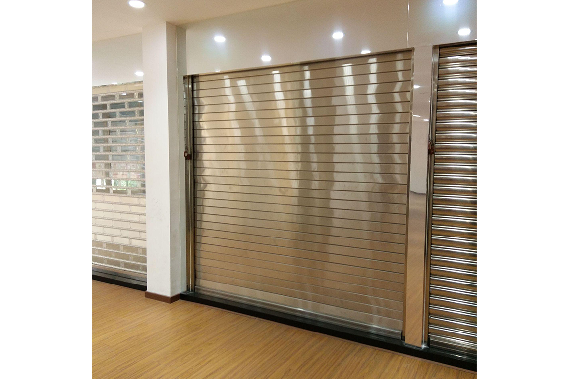 钢质抗风卷帘门